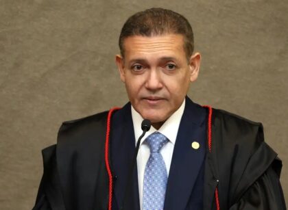 Defesa de Bolsonaro aponta cerceamento de defesa na Primeira Turma do STF e pede revisão da pena de 27 anos; Kassio dá dez dias para a PGR opinar
