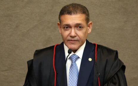 Defesa de Bolsonaro aponta cerceamento de defesa na Primeira Turma do STF e pede revisão da pena de 27 anos; Kassio dá dez dias para a PGR opinar