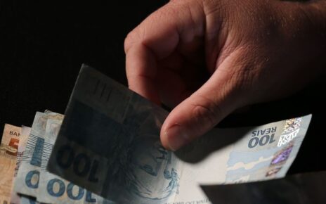 Dívida bruta fica em 82,9% do PIB, a maior desde 2021, e sobe 11 pontos desde o fim de 2022; juros do setor público passam de R$ 1,2 trilhão em 12 meses