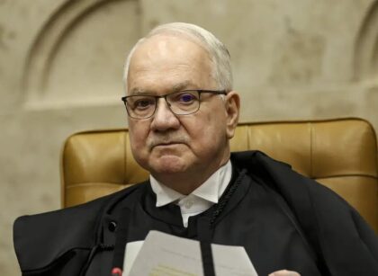 Fachin devolve o caso do INSS a Mendonça, mas segura o Master na presidência do STF; processos saíram do relator em setembro, na crise sobre mensagens que citam Moraes