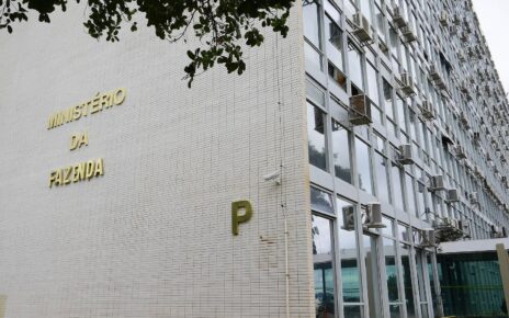 Fim do terceiro mandato de Lula: CNI corta previsão do PIB para 1,6%, vê inflação acima do teto da meta e dívida pública saltando para 83,7% do PIB